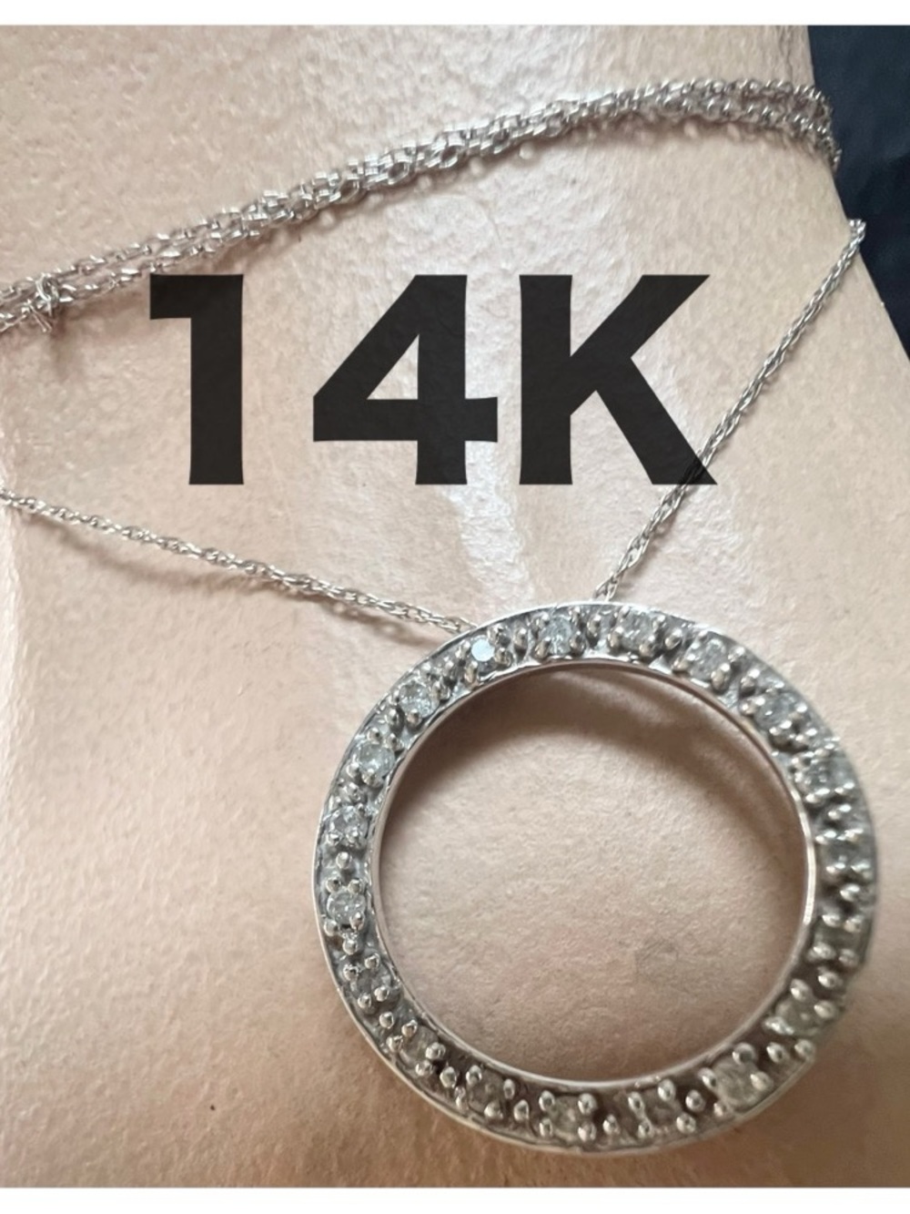 Authentic 14K White Gold Diamond Chips Circle Pendent With Chain 20 Inches.